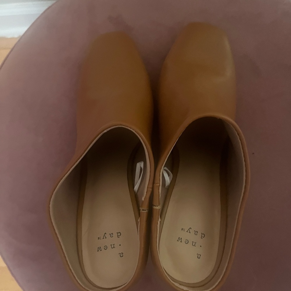 Tan Mules With Alligator Print Heels - image 2